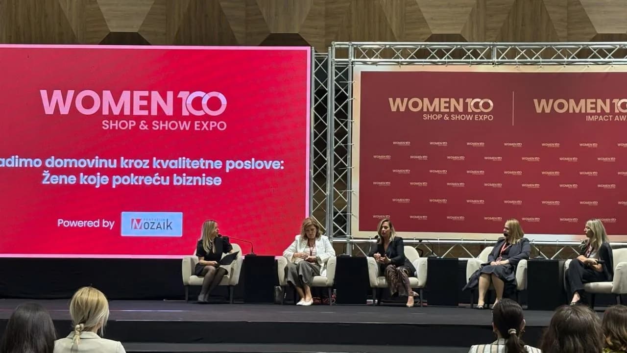 Učesnice panela „Gradimo domovinu kroz kvalitetne poslove: žene koje pokreću biznise“ na pozornici WOMEN 100 Expo.